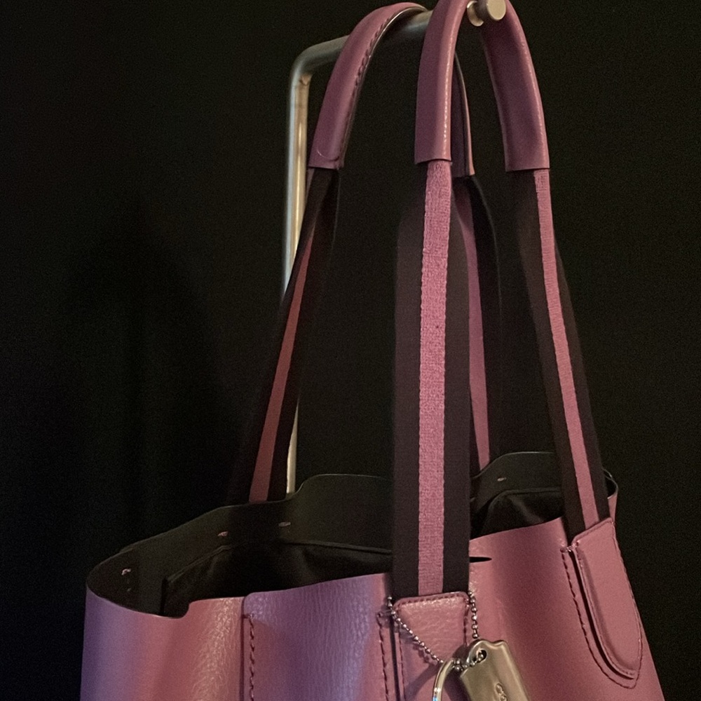 Coach Soft Leather Tote with Bag Charm/keychain *NWOT* - Picture 5 of 11